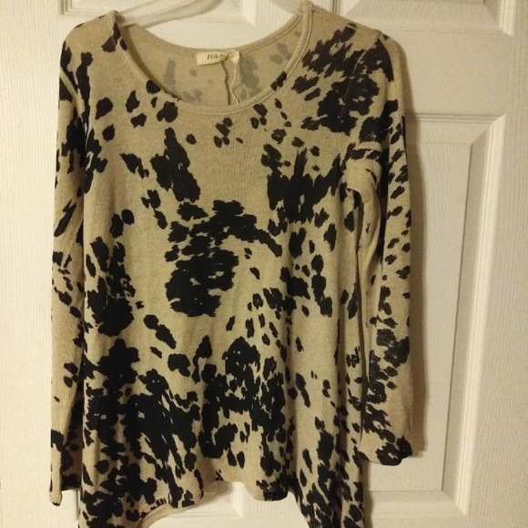 Boutique Cow print top - Picture 4 of 4